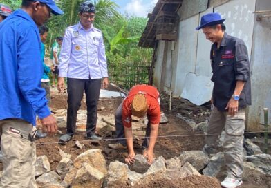 Kades Sindangheula Pimpin Peletakan Batu Pertama Rumah Baru Korban Rumah Roboh