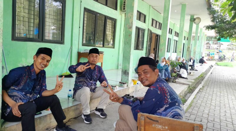 Dewan Guru MAN 2 Serang, Pesan Siswa Lulusan Tetap Jaga Nama Baik Madrasah Dewan Guru MAN 2 Serang, Pesan Siswa Lulusan Tetap Jaga Nama Baik Madrasah