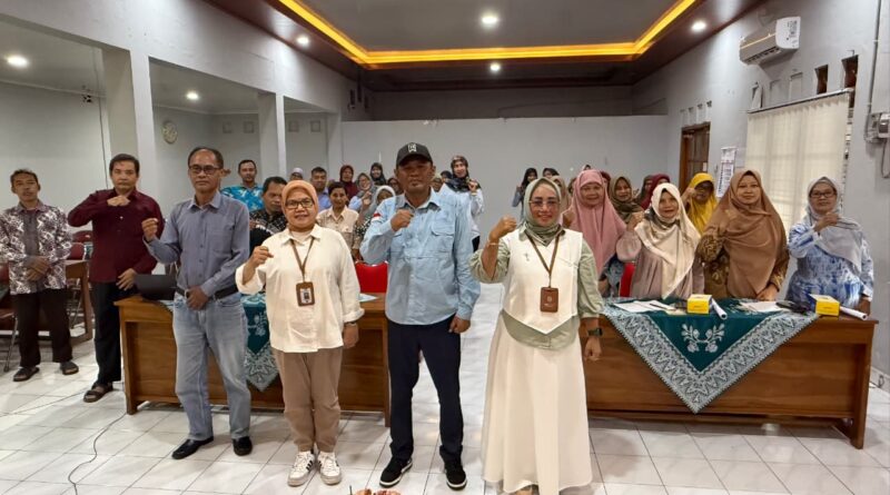 Antusias Warga Tinggi, UWM Sosialisasikan Hukum dan Beasiswa Pendidikan Antusias Warga Tinggi, UWM Sosialisasikan Hukum dan Beasiswa Pendidikan