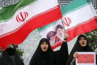 Sejumlah orang berkumpul di Lapangan Revolusi di Teheran setelah terjadi kesepakatan bersama gencatan senjata Iran dan AS. (IRNA)