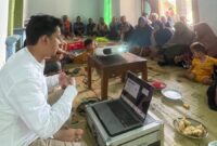 Foto tim pengbadian dari UMY saat memberikan materi dan pendampingan kepada petani kopi di Grabag, Magelang