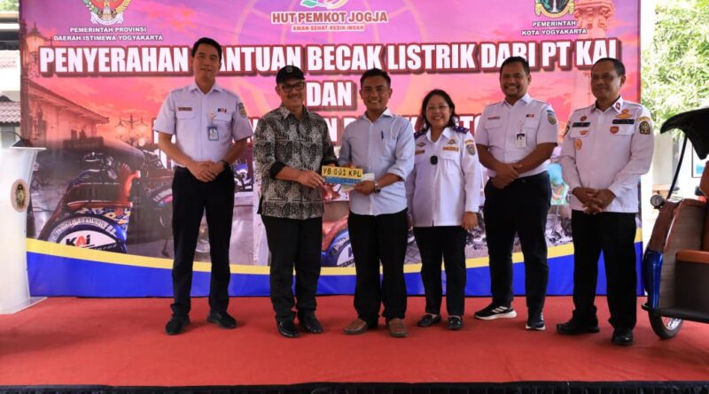 KAI Bantu Pengayuh Becak Yogyakarta dengan 50 Unit Becak Listrik