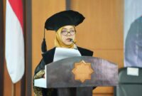 Guru Besar UMY bidang Parasitologi, Prof. Dr. drh. Tri Wulandari Kesetyaningsih, M.Kes saat menyampaikan orasi ilmiah pengukuhan guru besarnya di UMY