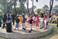 Melakukann Aktivitas Senam Bersama