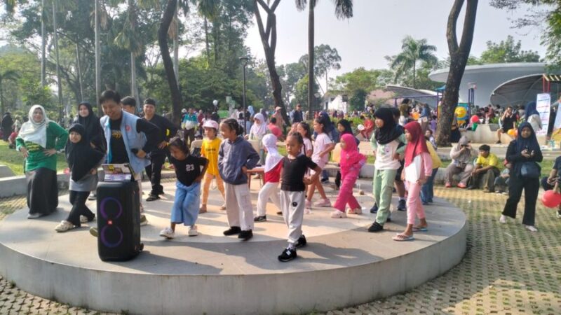 Melakukann Aktivitas Senam Bersama 