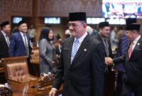 Potret Sekda Provinsi Sumatera Selatan, Edward Candra, sesaat setelah menuntaskan pembacaan tanggapan eksekutif dalam Rapat Paripurna DPRD terkait laporan pertanggungjawaban anggaran.