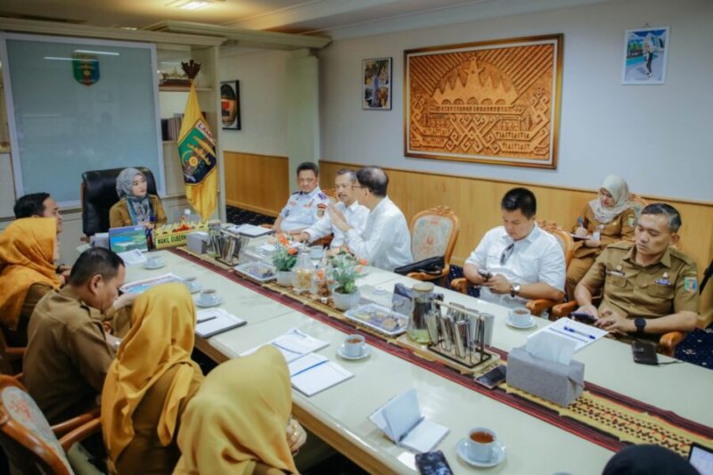 Wakil Gubernur Lampung memimpin rapat evaluasi Program Kelas Migran Vokasi sekaligus membahas peluang kerja sama pendidikan dan vokasi dengan Korea Selatan