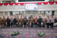 Sesi foto bersama Jihan Nurlela, Wamen HAM Mugianto, dan jajaran pejabat Pemprov Lampung beserta seluruh ASN peserta sosialisasi penguatan kapasitas HAM