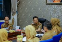 Sekdaprov Lampung Marindo Kurniawan memimpin rapat pengembangan RS Bandar Negara Husada (RSBNH) di Bandarlampung, Selasa (30/6/2026)
