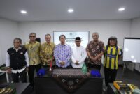 Rektor UMY (3 dari kiri foto) bersama Ketua LPO PP Muhammadiyah dan Persejasi
