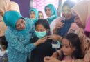 Bantu Warga Terdampak Kebakaran TPA Jatiwaringin, Tinawati Andra Soni Salurkan Bantuan