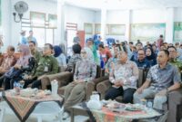 Wakil Gubernur Lampung didampingi Kepala Dinas Tenaga Kerja Provinsi Lampung beserta jajaran Pemprov Lampung dan perangkat desa saat pembukaan Pelatihan Vokasi Gerakan Cipta Ekonomi Produktif (GERCEP) 2026 di Balai Desa Trimulyo