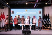 Perwakilan perguruan tinggi menandatangani Deklarasi Pendirian Konsorsium Perguruan Tinggi Ekonomi Kreatif di Jakarta