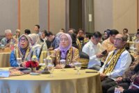 Gubernur Lampung bersama perwakilan pejabat Kementerian Kehutanan dan BPDLH mengikuti jalannya acara Kick Off Meeting Proyek Penguatan Kelembagaan dan Produktivitas KUPS di Hotel Golden Tulip