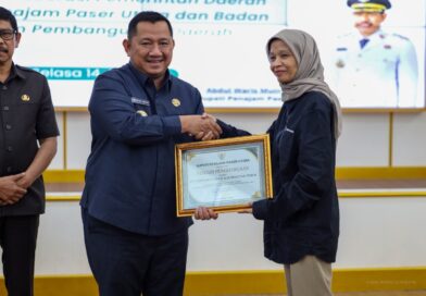 Pemkab Penajam Paser Utara Anugerahkan PHKT Penghargaan CSR Terbaik Pemkab Penajam Paser Utara Anugerahkan PHKT Penghargaan CSR Terbaik