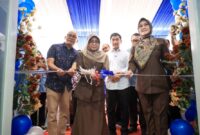 Peresmian Kantor Pusat BPR ABS dilakukan oleh Wagub Banten Dimyati Natakusuma dengan melakukan gunting pita pada pintu masuk kantor, pemotongan tumpeng, dan pemberian santunan kepada anak yatim piatu. Turut mendampingi Dimyati, yaitu Bupati Pandeglang Raden Dewi Setiani, Kepala Kantor OJK Provinsi Banten Adi Dharma dan Pemegang Saham BPR ABS, Irna Narulita Dimyati.
