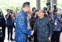 Wayan Koster menyambut kedatangan Agus Harimurti Yudhoyono di Gedung Wiswa Sabha