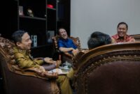 Sekretaris Daerah Provinsi Lampung berbincang dengan jajaran Lembaga Penjamin Simpanan (LPS) saat audiensi di Ruang Kerja Sekda, Bandar Lampung