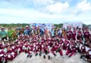 Tri Tito Karnavian Salurkan Bantuan untuk Siswa dan Guru Sekolah Rakyat di Biak Numfor