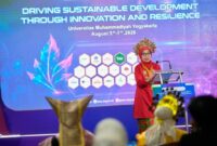 Wakil Rektor Riset, Inovasi, dan Hilirisasi UMY, Dr. Med. dr. Supriyatiningsih, Sp.OG., M.Kes., dalam pidato penutupan rangkaian konferensi internasional UMY