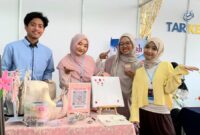 tim ReStitch UMY saat mengikuti pameran produk inovasi