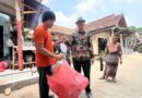 Peduli Lingkungan, Kades Sindangheula Jemput Sampah Plastik dari Warga