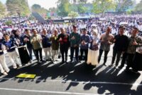 Foto bersama Pimpinan UMY, Satgas PPKPT UMY, dan Mahasiswa Baru UMY tahun akademik 2026/2027 dalam acara Pra Mataf