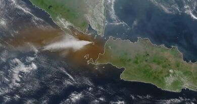 Pemprov Lampung Imbau Masyarakat Tetap Tenang dan Gunakan Masker Hadapi Abu Vulkanik Gunung Anak Krakatau Pemprov Lampung Imbau Masyarakat Tetap Tenang dan Gunakan Masker Hadapi Abu Vulkanik Gunung Anak Krakatau
