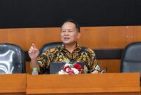 Foto Prof. Sarwidi, saat menyampaikan materi dalam kegiatan Bimtek Penilaian Awal Kerentanan Bangunan, yang diselenggarakan oleh BNPB bersama Pusat Studi Lingkungan dan Bencana (PSLB) UMY
