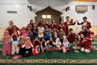 Foto tim PPK Ormawa IMM FISIPOL UMY bersama warga Karangsewu, Galur, Kulon Progo
