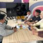 Foto tim PKM-KC UMY D-Sense saat melakukan pengujian prototipe D-Sense kepada peserta Down Syndrom  