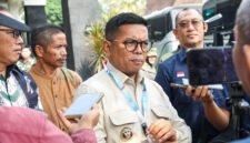 Andra Soni memberikan keterangan kepada awak media usai menyambut delegasi latihan gabungan militer internasional ADMM-Plus Exercise Trident Resolve 2026 di The Royale Krakatau Hotel