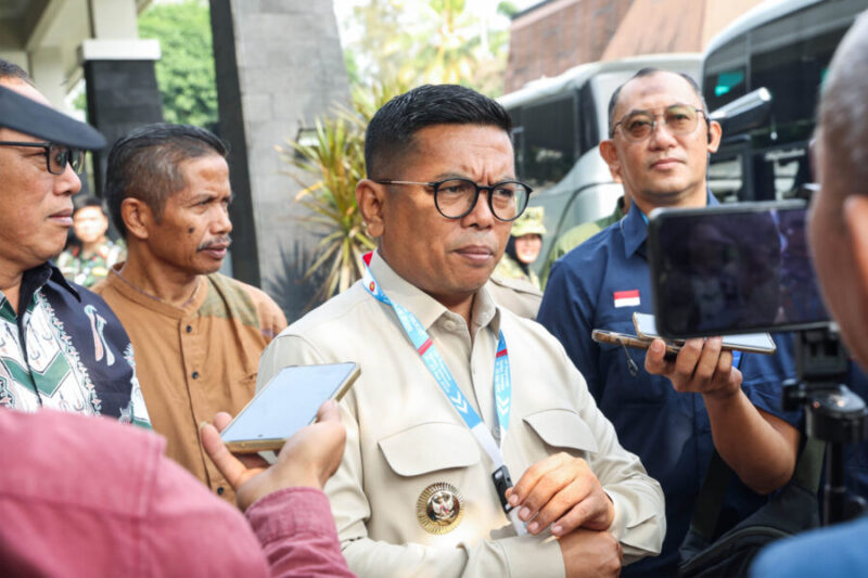 Andra Soni memberikan keterangan kepada awak media usai menyambut delegasi latihan gabungan militer internasional ADMM-Plus Exercise Trident Resolve 2026 di The Royale Krakatau Hotel