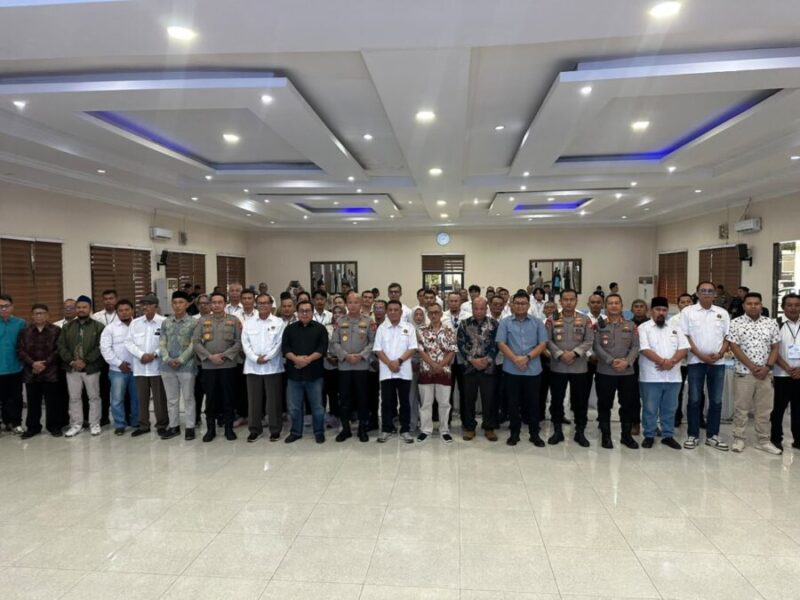 Kapolda Banten foto bersama peserta Uji Kompetensi Wartawan (UKW) PWI Banten Angkatan ke-28 di Aula Serba Guna Polda Banten, Serang  