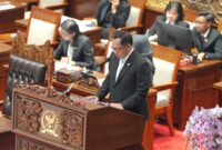Menteri Dalam Negeri Tito Karnavian menyampaikan pandangan pemerintah atas 15 RUU tentang Kabupaten/Kota dalam Rapat Paripurna DPR RI di Jakarta, Selasa (22/9/2026).
