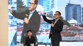 Wamendagri Bima Arya Sugiarto menyampaikan materi di hadapan mahasiswa baru pada kegiatan PKKMB Corsara 2026–2027 di Universitas Komputer Indonesia, Bandung, Selasa (22/9/2026). (Foto: Puspen Kemendagri)