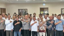 Kapolda Banten Irjen Pol. Hengki Ketua PWI Provinsi Banten Rian Nopandra bersama pengurus PWI dan puluhan jurnalis