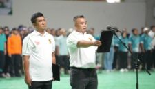 Ketua Pelaksana PORPEMKAB 2026 menyampaikan laporan saat pembukaan Pekan Olahraga Pemerintah Kabupaten Bandung di GOR Indoor Si Jalak Harupat  