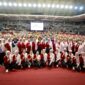 Ketua Umum TP PKK sekaligus Ketua Umum Perwosi Tri Tito Karnavian berfoto bersama jajaran pengurus dan para peserta usai membuka Lomba Senam Kreasi Nasional Tahun 2026 di GOR Soemantri, Jakarta, Rabu (23/9/2026).