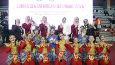 Tim senam kreasi Provinsi Banten yang diwakili Perwosi Kota Tangerang dan Kabupaten Tangerang berfoto bersama usai tampil di Lomba Senam Kreasi Nasional 2026 yang mengusung tema
