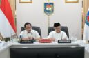 Menteri Dalam Negeri Muhammad Tito Karnavian selaku Ketua Satgas PRR Pascabencana Sumatera bersama Menteri Pendidikan Dasar dan Menengah Abdul Mu'ti memimpin rapat koordinasi pemulihan fasilitas pendidikan pascabencana.