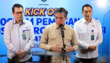 Menteri Ketenagakerjaan Yassierli menyampaikan keterangan kepada wartawan usai Kick Off Program Pemagangan Lulusan Perguruan Tinggi Batch 2 Angkatan II di Gedung Vokasi Kemnaker, Jakarta.