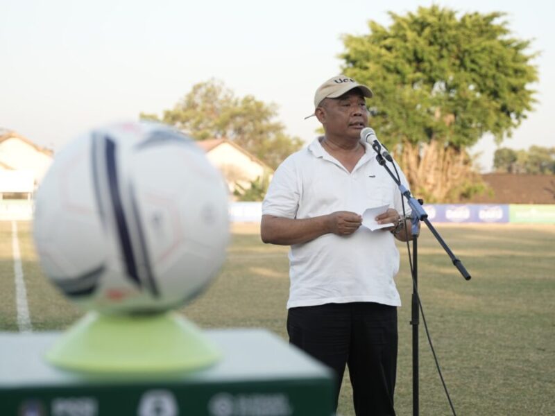 Bupati Sleman Harda Kiswaya memberikan sambutan saat pembukaan Liga Seri A Askab PSSI Sleman 2026 di Lapangan Jangkang, Widodomartani, Ngemplak, Selasa (22/9/2026).