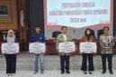 Pemda DIY serahkan secara simbolis BPTI 2026 kepada Universitas Gunungkidul, UNY, Universitas Widya Mataram, dan Politeknik ATK Yogyakarta.