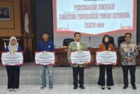 Pemda DIY serahkan secara simbolis BPTI 2026 kepada Universitas Gunungkidul, UNY, Universitas Widya Mataram, dan Politeknik ATK Yogyakarta.