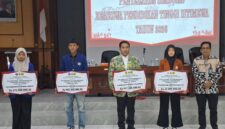 Pemda DIY serahkan secara simbolis BPTI 2026 kepada Universitas Gunungkidul, UNY, Universitas Widya Mataram, dan Politeknik ATK Yogyakarta.