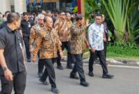 Gubernur Banten Andra Soni bersama rombongan saat menghadiri pembukaan FEKDI dan IFSE 2026 di JICC, Jakarta