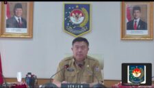 Sekretaris Jenderal Kemendagri Tomsi Tohir memberikan pengarahan pada pembukaan Pelatihan Kepemimpinan Administrator (PKA) dan Pelatihan Kepemimpinan Pengawas (PKP) Gelombang V PNBP Tahun Anggaran 2026 secara virtual melalui Zoom Meeting, Senin (28/9/2026).