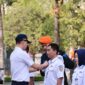 Pemberian penghargaan masa kerja kepada pekerja KAI Daop 6 Yogyakarta saat upacara peringatan HUT ke-81 KAI di KAI Corporate University Campus Darman Prasetyo, Yogyakarta,