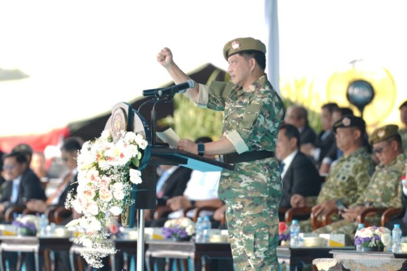 Menteri Dalam Negeri Muhammad Tito Karnavian menyampaikan amanat sekaligus menutup secara resmi Latsarmil Komcad ASN K/L Gelombang II Tahun 2026 yang diikuti 2.241 peserta, di Lanud Halim Perdanakusuma, Jakarta, Selasa (29/9/2026).
